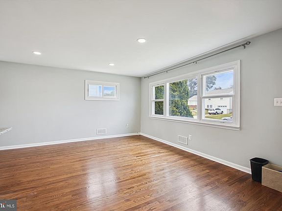 5th image of 704 Mayo Rd