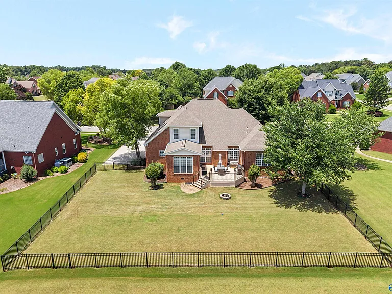 103 Wickerberry Ln — Photo 2