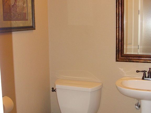 Downstairs guest 1/2 bath