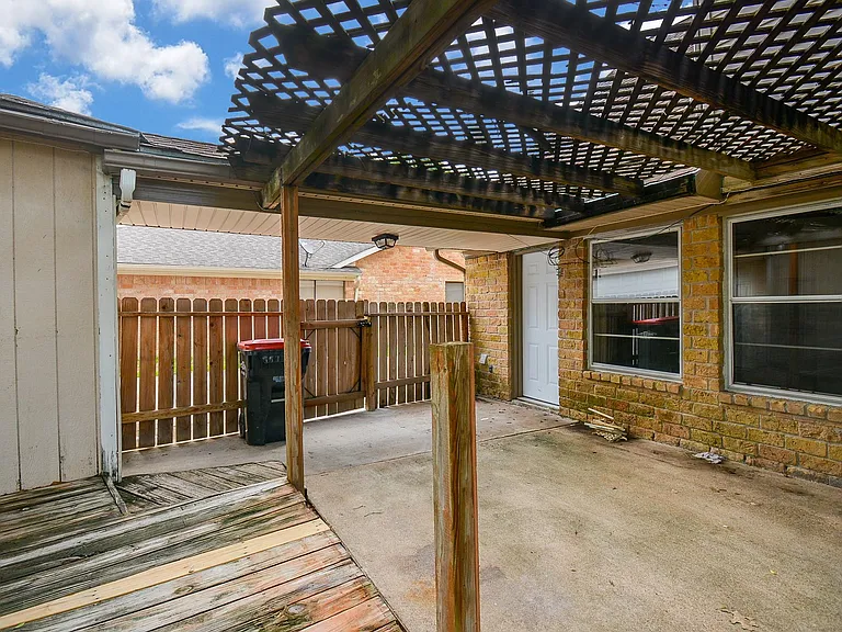 21318 Park Valley Dr — Photo 48