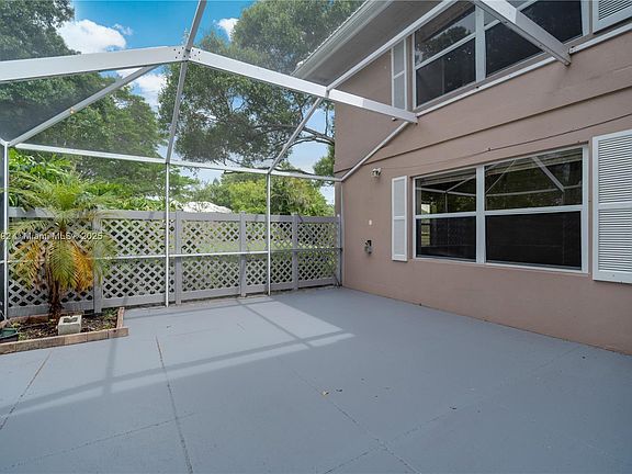 4th image of 3104 Kingston Ct #11D