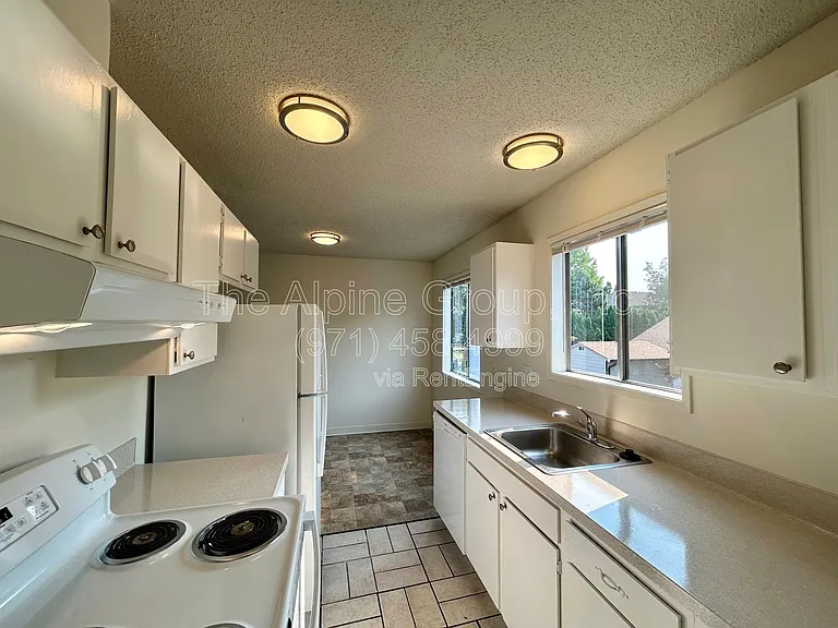 6041 SW Valley Ave — Photo 3