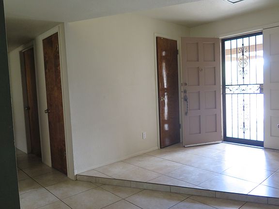 Front Entry Hallway 