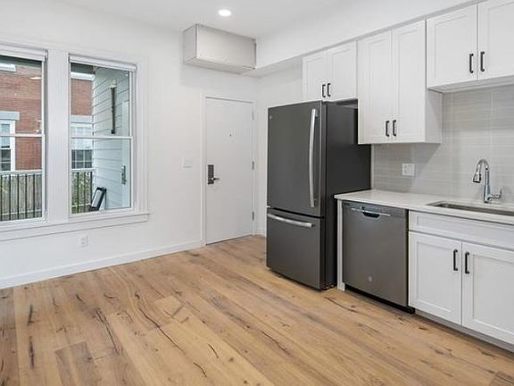 2nd image of 22 Magazine St APT 5