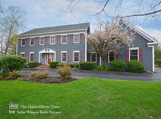 2 Newbury Ct, Hawthorn Woods, IL 60047