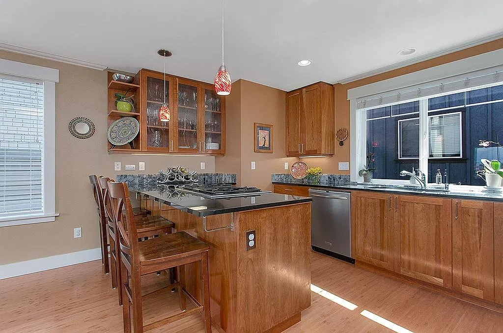 2721 W Jameson St — Photo 4