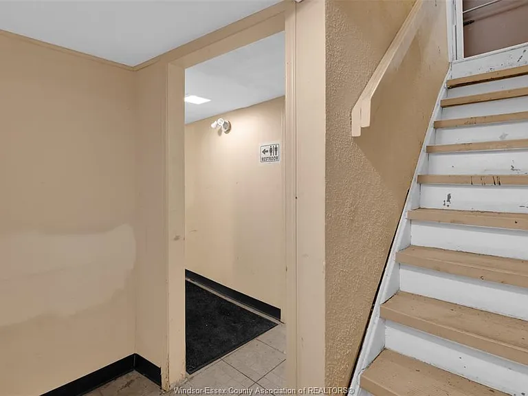 900 Ottawa St — Photo 16