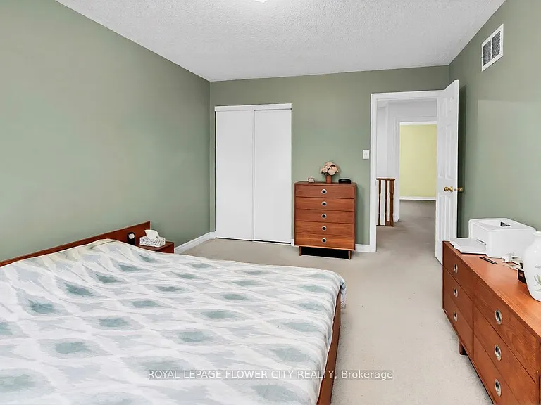 15 Ridgemore Cres — Photo 13
