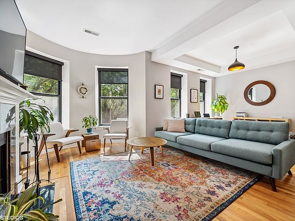 3rd image of 4622 N Magnolia Ave #2N