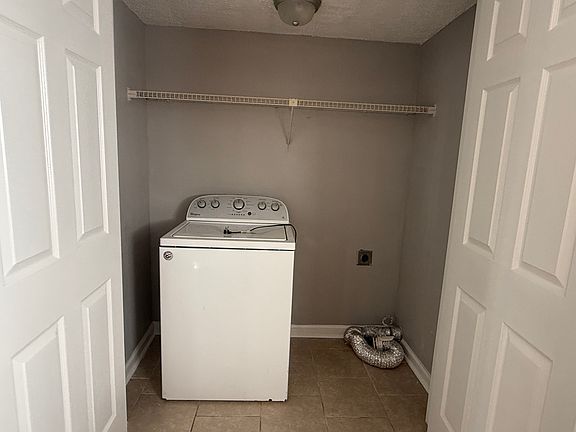 2nd image of 1773 Boulevard De Province