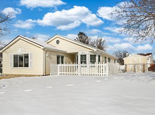 861 Plains Ct, Carol Stream, IL 60188