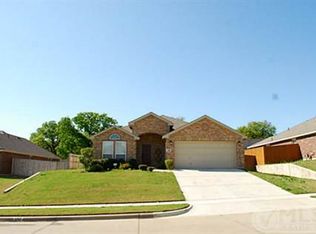 408 Hidden Lake Ct, Burleson, TX 76028