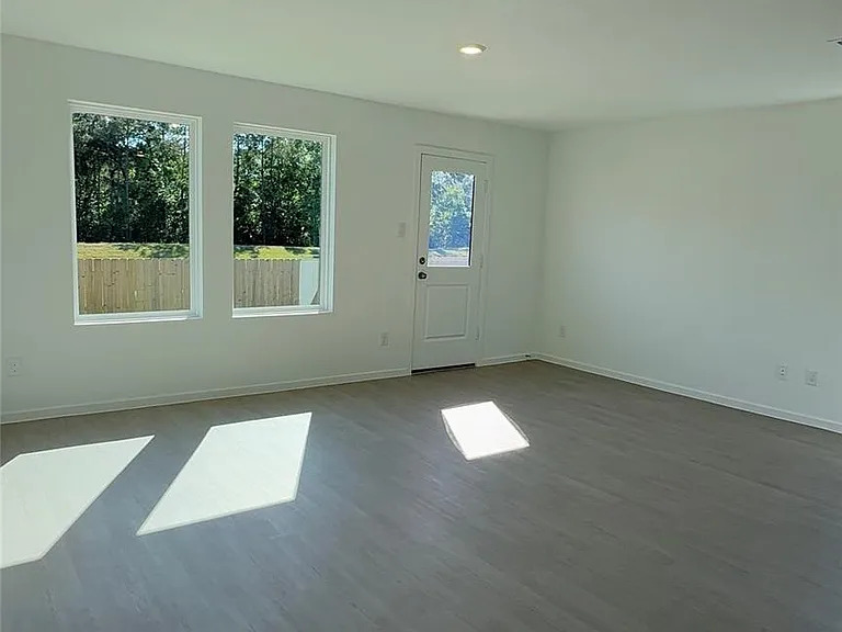 327 Parkin Ct — Photo 8
