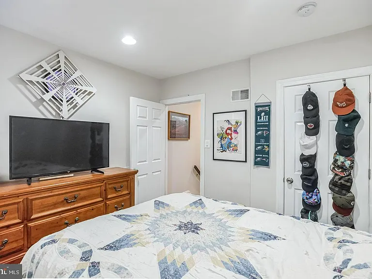 1814 E Albert St — Photo 14