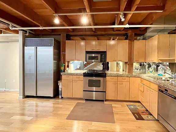 4th image of 650 Delancey St APT 212