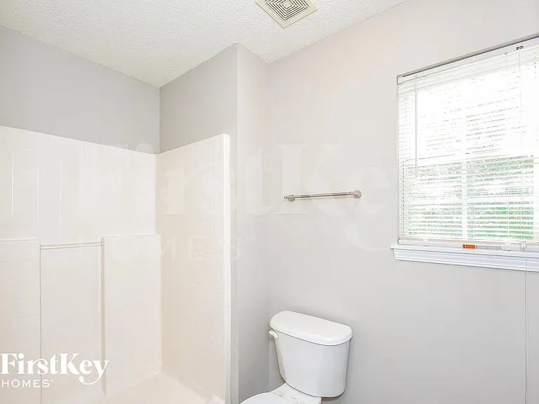 423 Aberdeen Cir — Photo 13