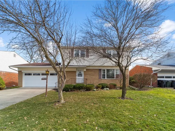 482 Windsor Dr, Elyria, OH 44035