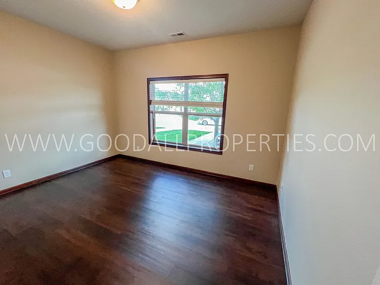 1211 NE Windsor Dr #105 — Photo 9