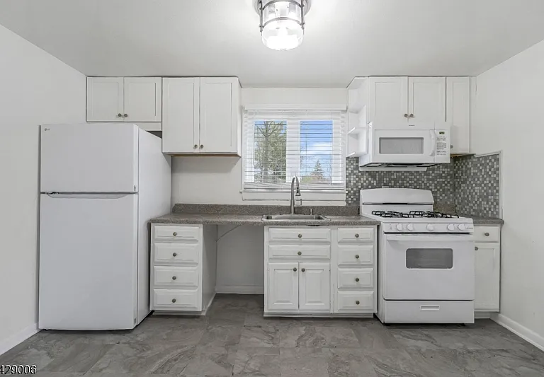 35 Bernards Ave — Photo 8