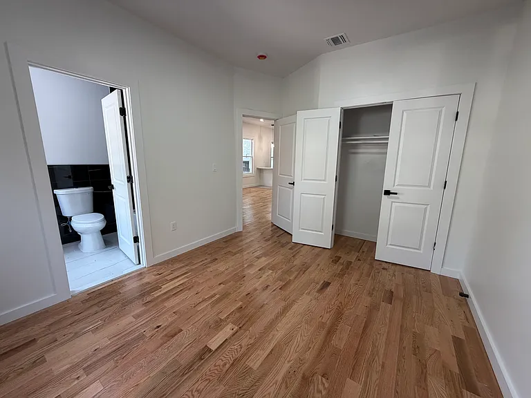 181 Woodside Ave #1F — Photo 5