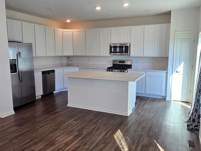 1123 Hawk Hollow Dr — Photo 4