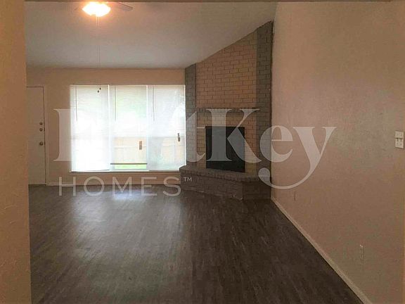 3rd image of 728 Southwynd St