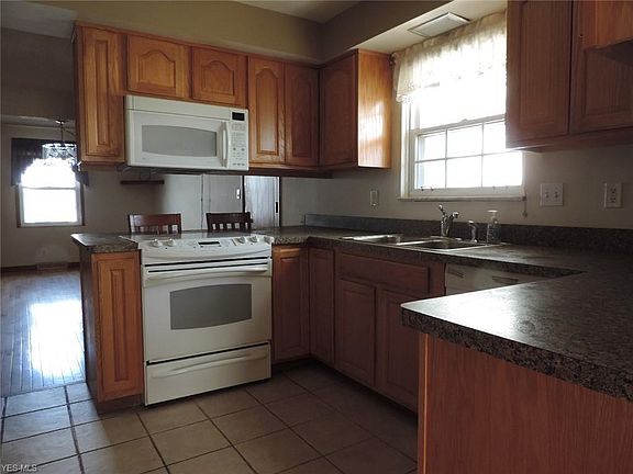 3rd image of 5290 W 229th St