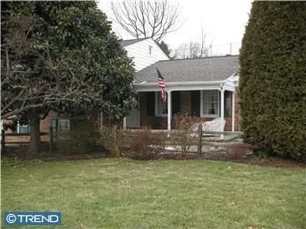 36 Server Ln, Springfield, PA 19064