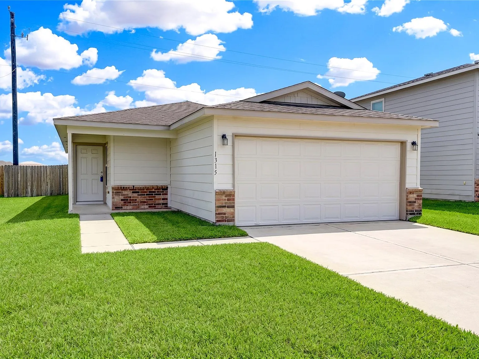 3 bed, 2.0 bath, 1197 sqft, $1,599 — Photo 3