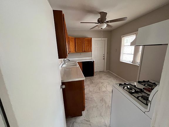 5th image of 304 Central Dr