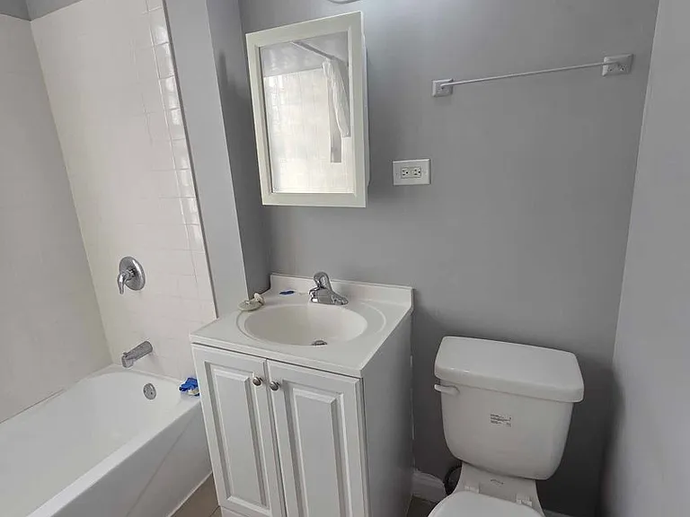 7932 S Saint Lawrence Ave — Photo 6