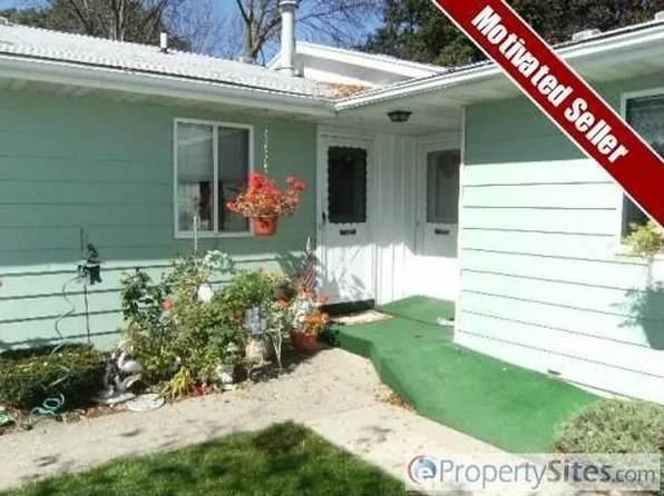 5694 Leisure South Dr SE, Kentwood, MI 49548