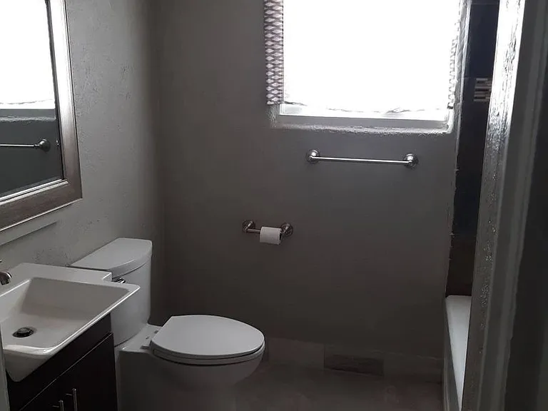 1002-B100 Everett St — Photo 12