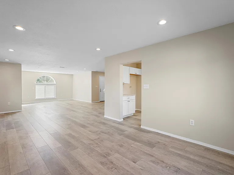915 Kinley Ave NW — Photo 12