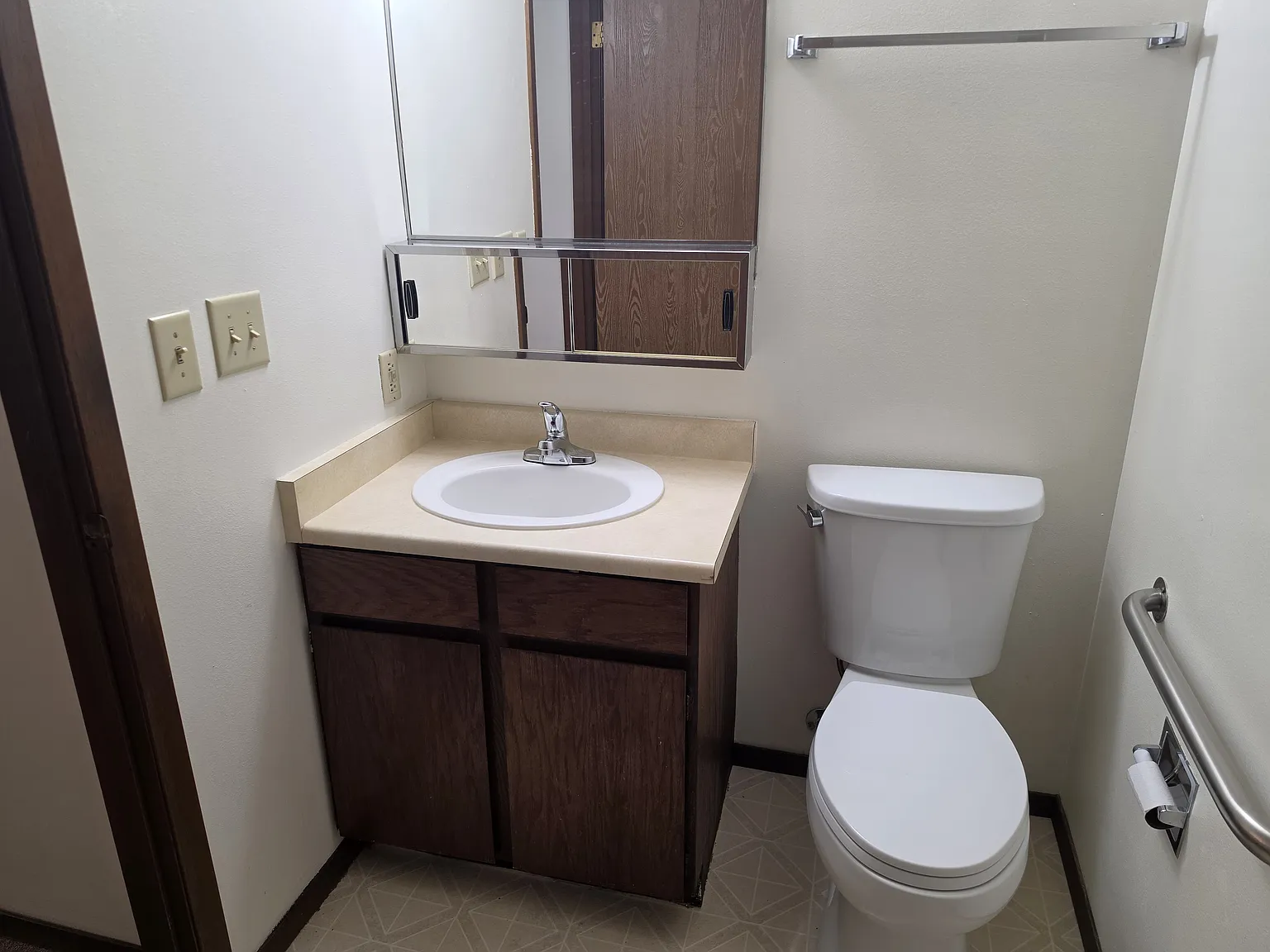 Summit Apartments — Photo 3