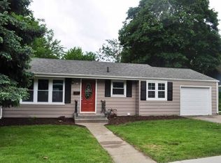 417 Dwight St, Elgin, IL 60120