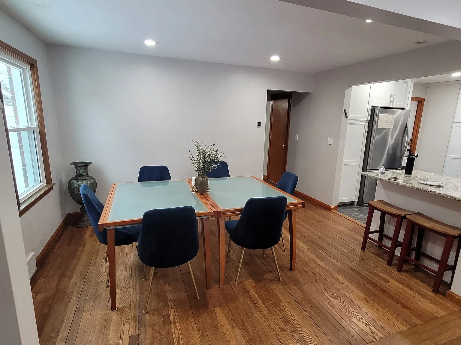 3 bed, 1.5 bath, 1200 sqft, $1,700 — Photo 3