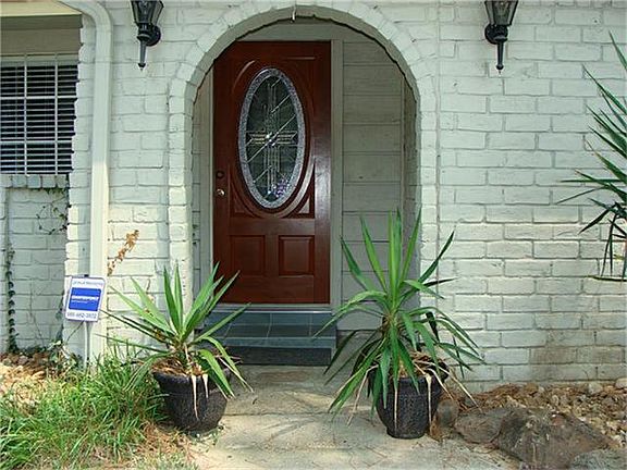 charming front door and entrance to the home