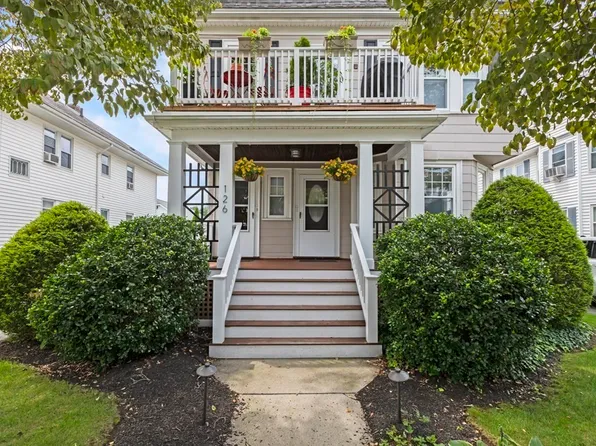 126 Redlands Rd, West Roxbury, MA 02132