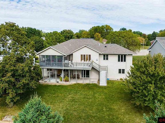 3rd image of 416 Thomas Dr