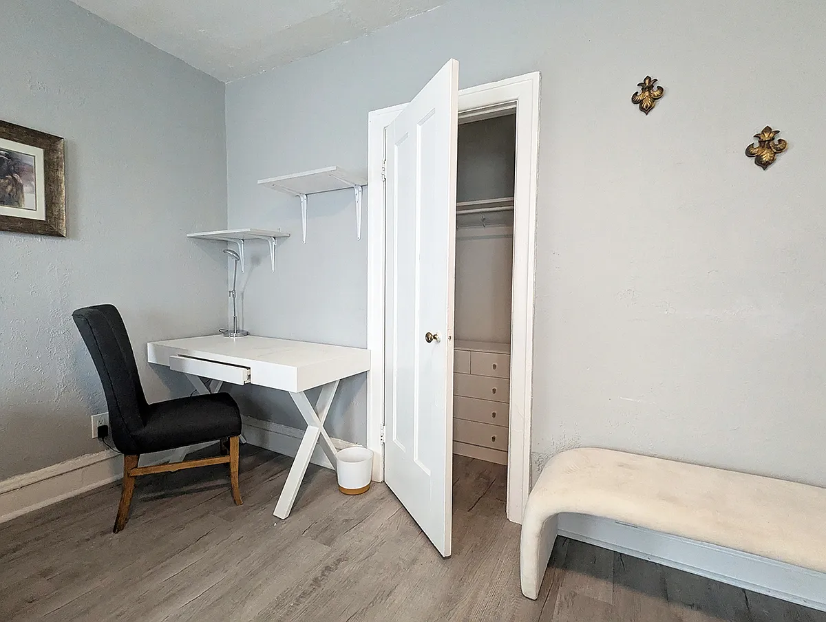 'Navy' Single Deluxe Room - Off-Campus Housing @ Nana's Place — Photo 4