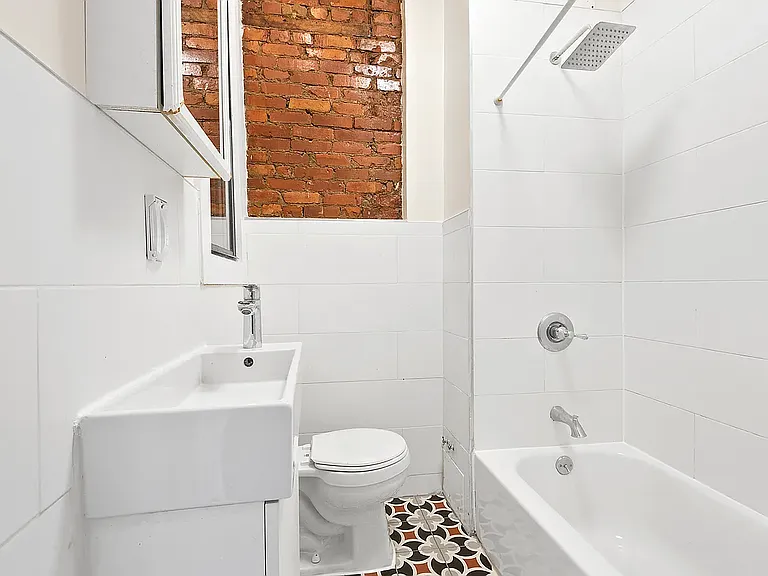 547 Throop Ave #3R — Photo 5