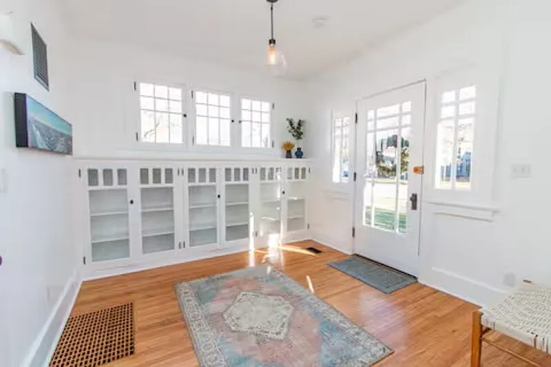 4 bed, 2.0 bath, 1920 sqft, $4,200 — Photo 3