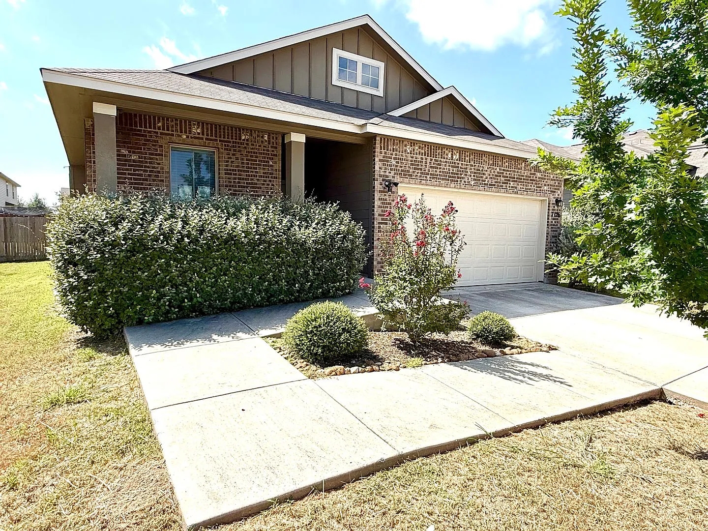 *Move In Special* Spacious 4-Bedroom Single-Story Home With Modern Features & Open Living — Photo 2