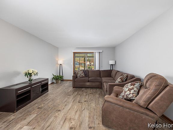 5th image of 2137 Terrace Van Dr NE