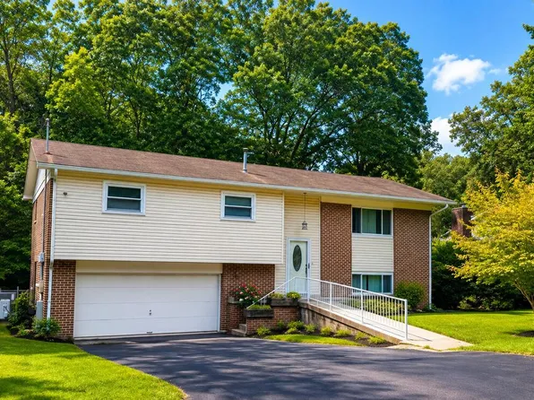 104 Elmridge Ct, Beckley, WV 25801