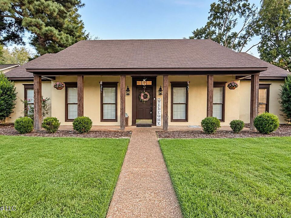1st image of 108 Honeysuckle Ln
