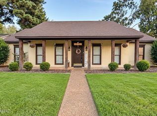 108 Honeysuckle Ln, Ridgeland, MS 39157