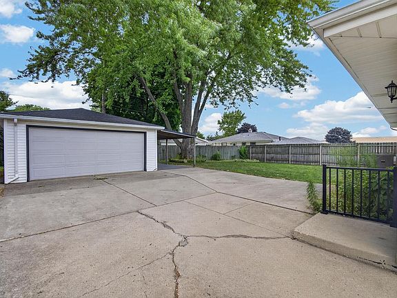 4th image of 5312 52nd AVENUE