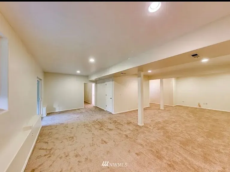 8661 Sungate Pl NE — Photo 3